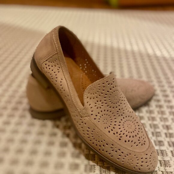 Clarks Women's Trish Calla Loafer Tan Sand Suede US size 8.5M - Picture 5 of 6